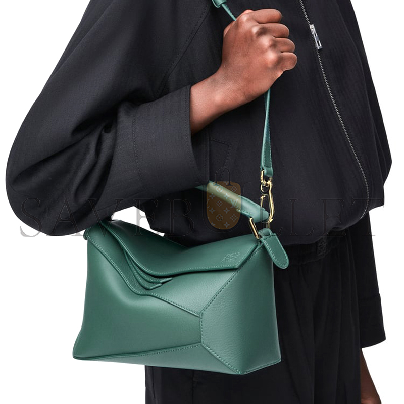 LOEWE SMALL PUZZLE EDGE BAG IN CLASSIC CALFSKIN A510P60X41-325 (24*16.5*10.5cm) LOEWE SMALL PUZZLE EDGE BAG IN CLASSIC CALFSKIN A510P60X41-325 (24*16.5*10.5cm)