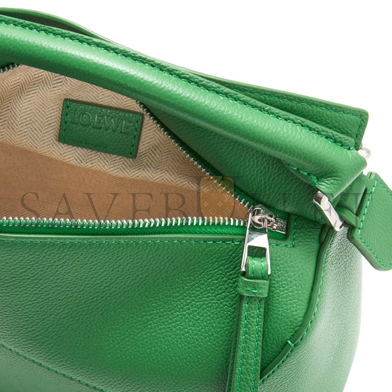 LOEWE SMALL PUZZLE EDGE BAG IN SOFT GRAINED CALFSKIN A510P60X77-4748 (24*16.5*10.5cm) LOEWE SMALL PUZZLE EDGE BAG IN SOFT GRAINED CALFSKIN A510P60X77-4748 (24*16.5*10.5cm)