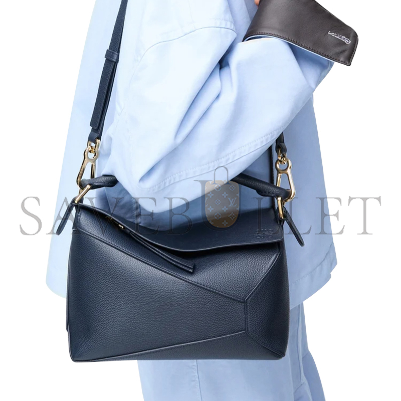 LOEWE SMALL PUZZLE EDGE BAG IN SOFT GRAINED CALFSKIN A510P60X77-5544 (24*16.5*10.5cm) LOEWE SMALL PUZZLE EDGE BAG IN SOFT GRAINED CALFSKIN A510P60X77-5544 (24*16.5*10.5cm)